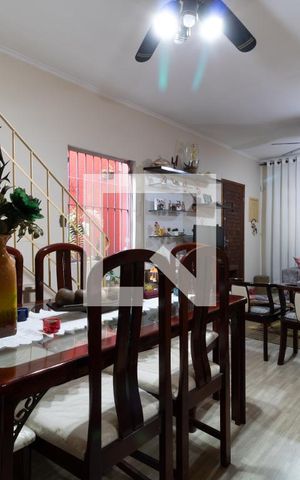 Casa à venda com 200m², 2 quartos e 2 vagasSala