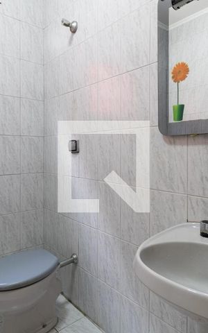Casa à venda com 200m², 2 quartos e 2 vagasBanheiro 1