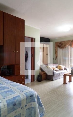 Casa à venda com 200m², 2 quartos e 2 vagasSuíte