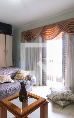 Casa à venda com 200m², 2 quartos e 2 vagasSuíte