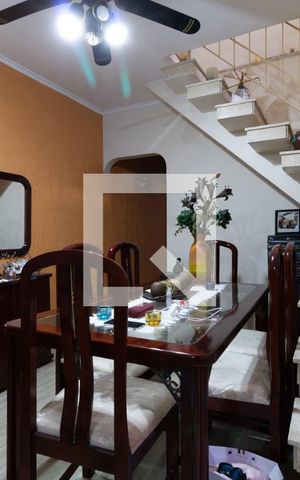 Casa à venda com 200m², 2 quartos e 2 vagasSala