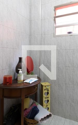 Casa à venda com 200m², 2 quartos e 2 vagasBanheiro 1