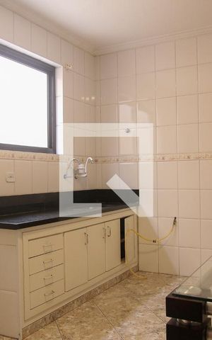 Casa à venda com 200m², 2 quartos e 2 vagas Casa à venda com 200m², 2 quartos e 2 vagasCozinha