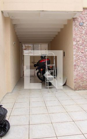 Casa à venda com 200m², 2 quartos e 2 vagas Casa à venda com 200m², 2 quartos e 2 vagasÁrea comum