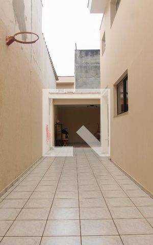 Casa à venda com 200m², 2 quartos e 2 vagas Casa à venda com 200m², 2 quartos e 2 vagasÁrea comum