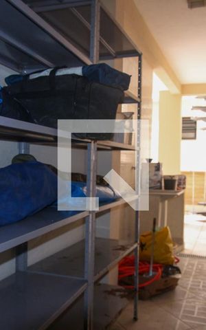 Casa à venda com 200m², 2 quartos e 2 vagas Casa à venda com 200m², 2 quartos e 2 vagasÁrea de Serviço