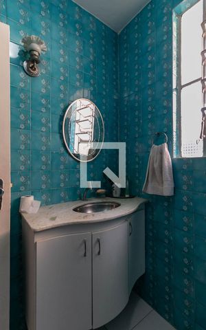 Casa à venda com 360m², 4 quartos e 6 vagas Casa à venda com 360m², 4 quartos e 6 vagasBanheiro