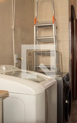 Casa à venda com 460m², 4 quartos e 6 vagas Casa à venda com 460m², 4 quartos e 6 vagasÁrea de Serviço
