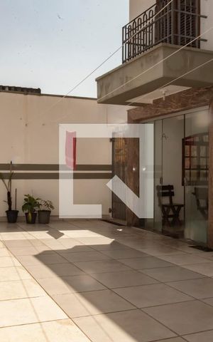 Casa à venda com 460m², 4 quartos e 6 vagas Casa à venda com 460m², 4 quartos e 6 vagasQuintal