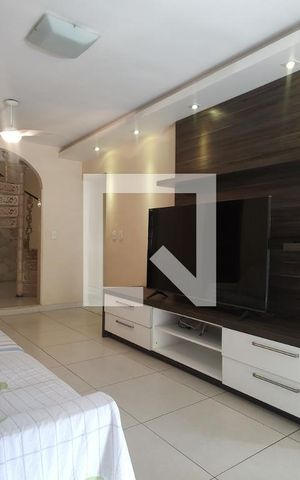 Casa à venda com 380m², 4 quartos e 2 vagas Casa à venda com 380m², 4 quartos e 2 vagasSala