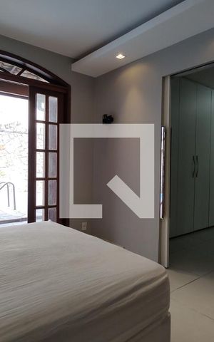 Casa à venda com 380m², 4 quartos e 2 vagas Casa à venda com 380m², 4 quartos e 2 vagasQuarto 1 - Suíte