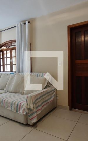Casa à venda com 380m², 4 quartos e 2 vagas Casa à venda com 380m², 4 quartos e 2 vagasSala