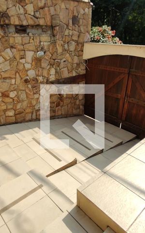 Casa à venda com 380m², 4 quartos e 2 vagas Casa à venda com 380m², 4 quartos e 2 vagasGaragem