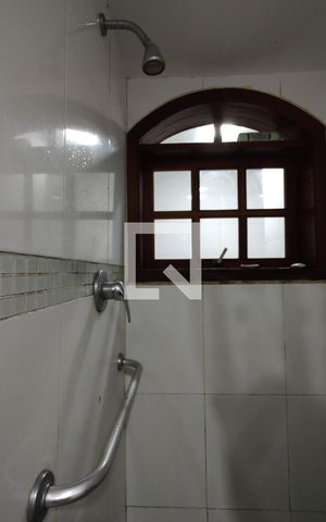 Casa à venda com 380m², 4 quartos e 2 vagasBanheiro da Suíte 