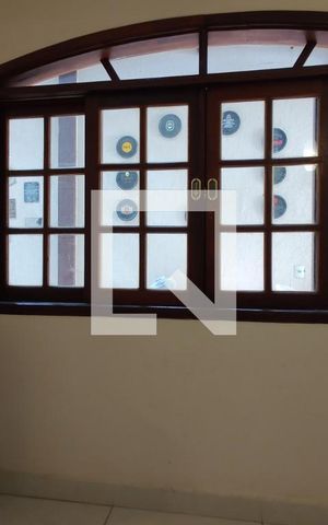 Casa à venda com 380m², 4 quartos e 2 vagas Casa à venda com 380m², 4 quartos e 2 vagasSala