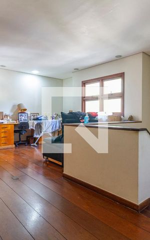 Casa à venda com 420m², 4 quartos e 5 vagas Casa à venda com 420m², 4 quartos e 5 vagasEscritório
