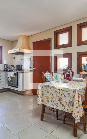 Casa à venda com 420m², 4 quartos e 5 vagas Casa à venda com 420m², 4 quartos e 5 vagasCozinha