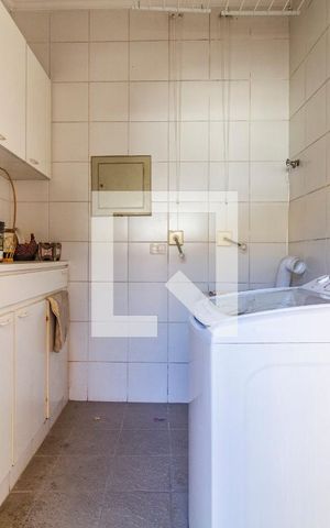 Casa à venda com 420m², 4 quartos e 5 vagas Casa à venda com 420m², 4 quartos e 5 vagasÁrea de Serviço