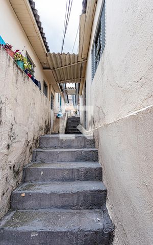 Casa à venda com 300m², 6 quartos e sem vaga Casa à venda com 300m², 6 quartos e sem vagaQuintal