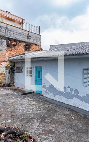 Casa à venda com 300m², 6 quartos e sem vaga Casa à venda com 300m², 6 quartos e sem vagaQuintal