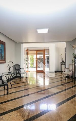Apartamento para alugar com 240m², 4 quartos e 4 vagas Apartamento para alugar com 240m², 4 quartos e 4 vagasHall de Entrada