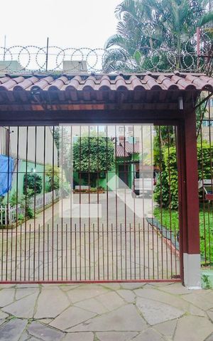 Casa à venda com 120m², 3 quartos e 2 vagas Casa à venda com 120m², 3 quartos e 2 vagasFachada