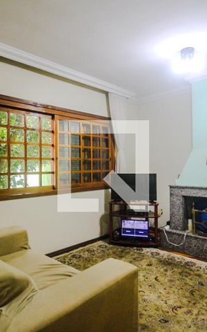 Casa à venda com 120m², 3 quartos e 2 vagas Casa à venda com 120m², 3 quartos e 2 vagasSala