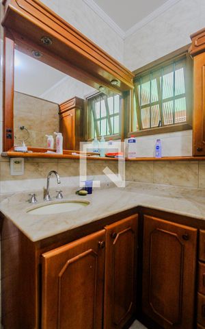 Casa à venda com 120m², 3 quartos e 2 vagas Casa à venda com 120m², 3 quartos e 2 vagasBanheiro
