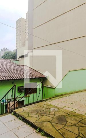 Casa à venda com 120m², 3 quartos e 2 vagas Casa à venda com 120m², 3 quartos e 2 vagasFundos
