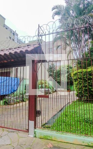 Casa à venda com 120m², 3 quartos e 2 vagas Casa à venda com 120m², 3 quartos e 2 vagasFachada