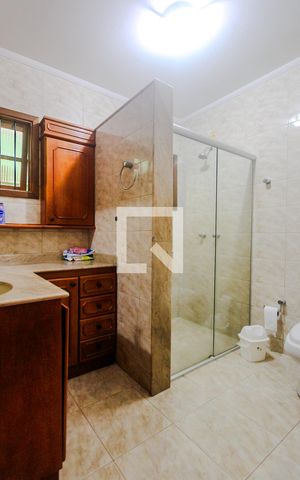 Casa à venda com 120m², 3 quartos e 2 vagas Casa à venda com 120m², 3 quartos e 2 vagasBanheiro