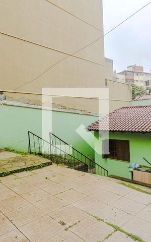 Casa à venda com 120m², 3 quartos e 2 vagas Casa à venda com 120m², 3 quartos e 2 vagasFundos