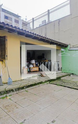 Casa à venda com 120m², 3 quartos e 2 vagas Casa à venda com 120m², 3 quartos e 2 vagasFundos