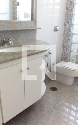 Casa à venda com 700m², 4 quartos e 6 vagasBanheiro da Suíte 3