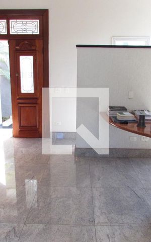 Casa à venda com 700m², 4 quartos e 6 vagasSala