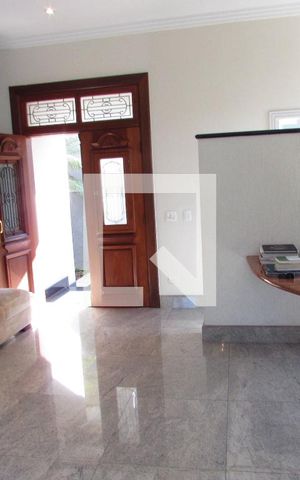 Casa à venda com 700m², 4 quartos e 6 vagasSala