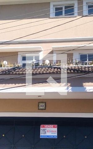 Casa à venda com 700m², 4 quartos e 6 vagas Casa à venda com 700m², 4 quartos e 6 vagasFachada