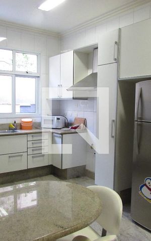 Casa à venda com 700m², 4 quartos e 6 vagasCozinha