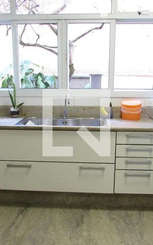 Casa à venda com 700m², 4 quartos e 6 vagasCozinha