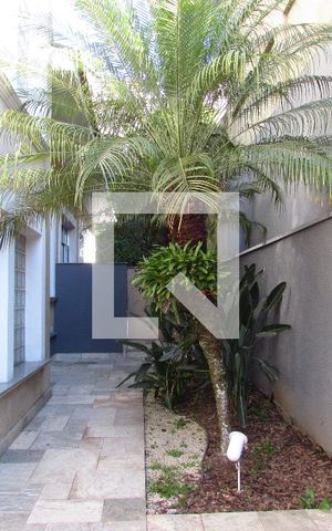 Casa à venda com 700m², 4 quartos e 6 vagasCorredor