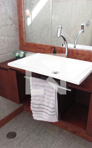 Casa à venda com 700m², 4 quartos e 6 vagasLavabo