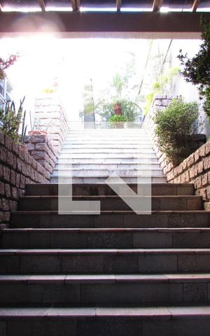 Casa à venda com 700m², 4 quartos e 6 vagasEscada