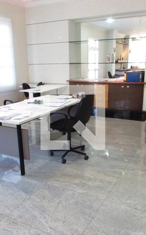 Casa à venda com 700m², 4 quartos e 6 vagasSala
