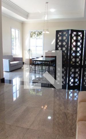Casa à venda com 700m², 4 quartos e 6 vagasSala
