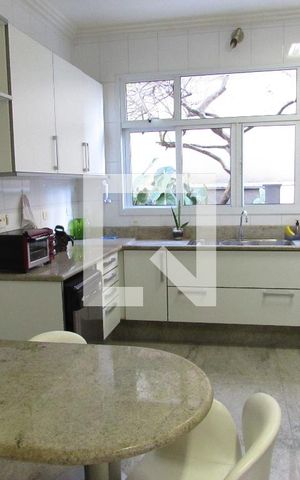 Casa à venda com 700m², 4 quartos e 6 vagasCozinha