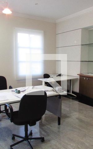 Casa à venda com 700m², 4 quartos e 6 vagasSala
