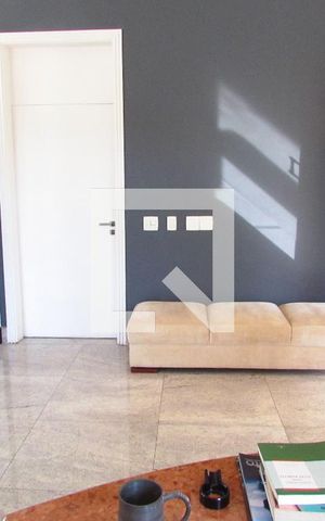 Casa à venda com 700m², 4 quartos e 6 vagasSala