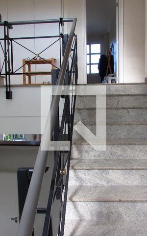 Casa à venda com 700m², 4 quartos e 6 vagasEscada