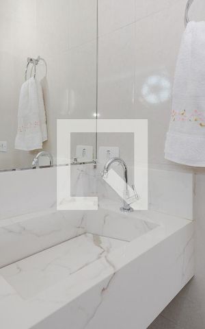 Casa à venda com 195m², 3 quartos e 2 vagas Casa à venda com 195m², 3 quartos e 2 vagasBanheiro da Suíte