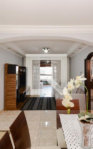 Casa à venda com 195m², 3 quartos e 2 vagas Casa à venda com 195m², 3 quartos e 2 vagasSala